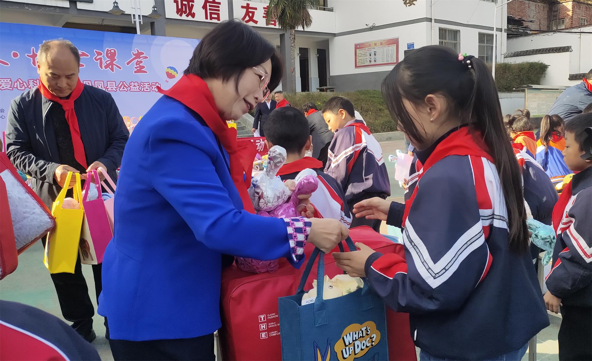 优德唯一官网科技·博士讲堂 关爱村落儿童爱心科普进校园公益活动圆满实现