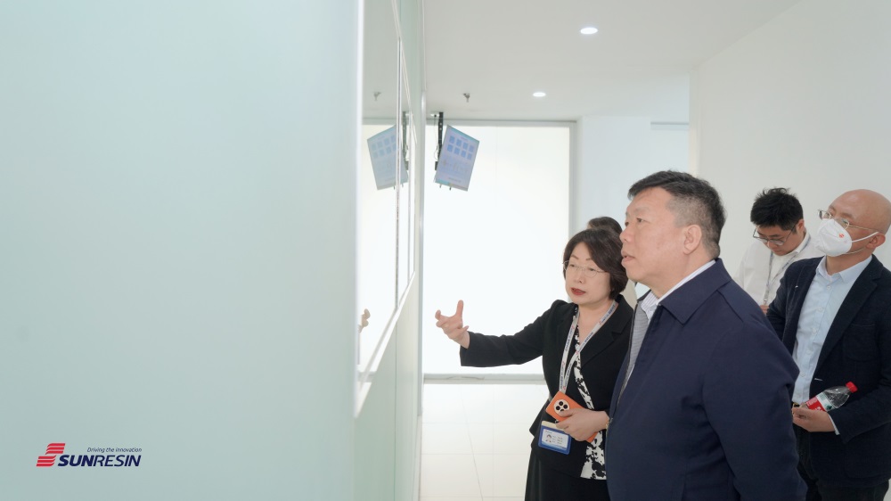 中国上市公司协会党委书记柳磊一行光临优德唯一官网科技调研领导 中国上市公司协会党委书记柳磊一行光临优德唯一官网科技调研领导